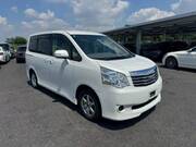 2013 TOYOTA NOAH