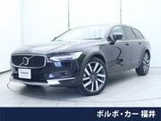 2022 VOLVO V90