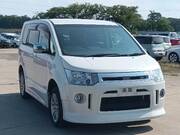 2011 MITSUBISHI DELICA D5