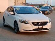 2015 VOLVO V40