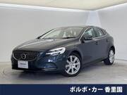 2017 VOLVO V40