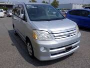 2004 TOYOTA NOAH X