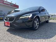 2018 VOLVO V40