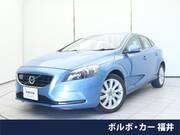 2015 VOLVO V40