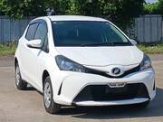 2015 TOYOTA VITZ F