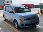 2011 TOYOTA SIENTA X