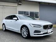 2018 VOLVO V90