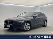 2022 VOLVO V60
