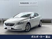 2017 VOLVO V40
