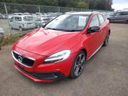 2018 VOLVO V40