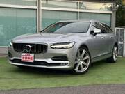 2017 VOLVO V90