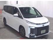 2022 TOYOTA VOXY
