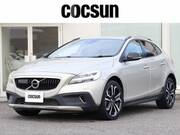 2017 VOLVO V40