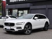 2022 VOLVO V90