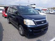 2004 TOYOTA NOAH X