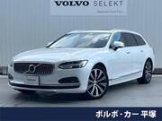 2022 VOLVO V90