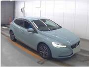 2019 VOLVO V40