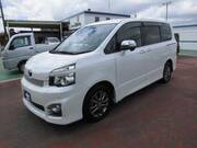 2011 TOYOTA VOXY