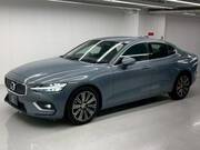 2022 VOLVO S60