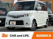 2011 NISSAN ROOX