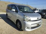 2010 TOYOTA VOXY X