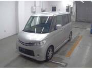 2010 NISSAN ROOX