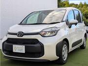2023 TOYOTA SIENTA X