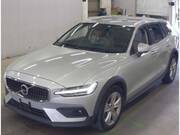 2022 VOLVO V60
