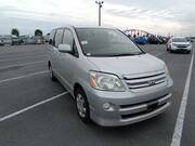 2005 TOYOTA NOAH X