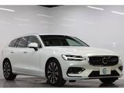 2022 VOLVO V60