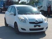 2011 TOYOTA VITZ F