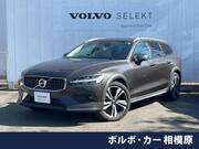 2023 VOLVO V60