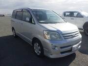 2004 TOYOTA NOAH X