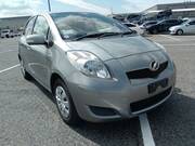 2010 TOYOTA VITZ F