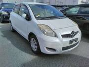 2010 TOYOTA VITZ F