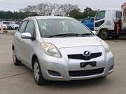 2010 TOYOTA VITZ F