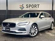 2017 VOLVO V90