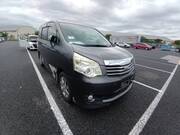 2011 TOYOTA NOAH X SMART EDITION