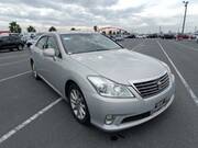 2011 TOYOTA CROWN ROYAL SALOON