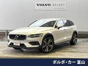 2022 VOLVO V60