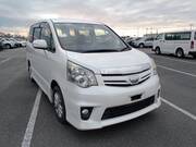 2012 TOYOTA NOAH SI