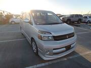 2004 TOYOTA VOXY Z