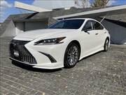 2019 LEXUS ES