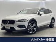 2022 VOLVO V60
