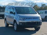 2010 MITSUBISHI DELICA D5