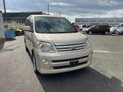 2004 TOYOTA NOAH X