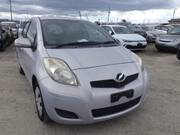 2010 TOYOTA VITZ F