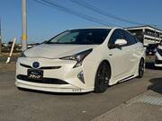 2017 TOYOTA PRIUS