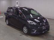 2017 TOYOTA SIENTA X