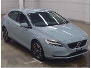 2018 VOLVO V40